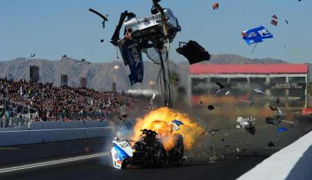 Video: Espectacular accidente en una carrera de NHRA