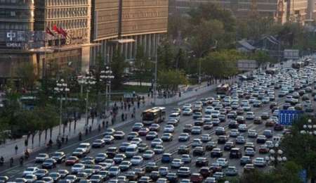 Causó un embotellamiento por una actualización en su auto eléctrico