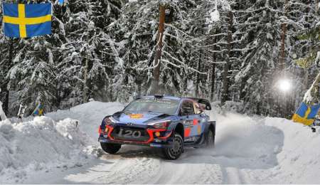 Neuville lidera en Suecia