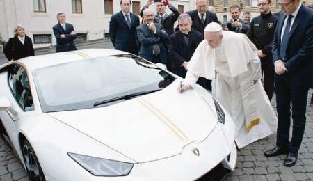 Subastan el Lamborghini del Papa Francisco