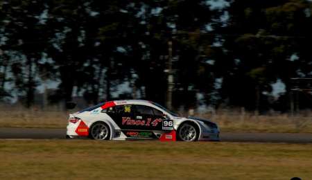 Nicolás Palau heredó la victoria en el Sprint del Top Race Series