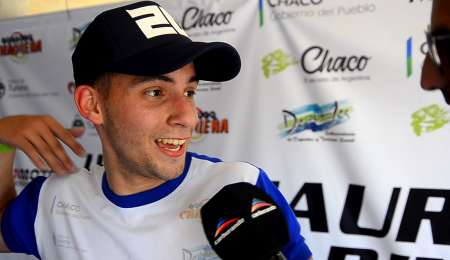 Hizo la pole con una avispa dentro de su mono