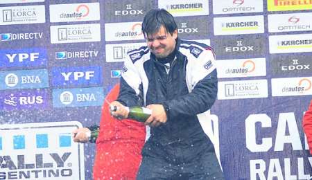 Peláez se adapta ganando