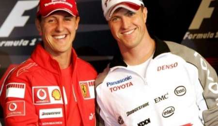 Para Ralf Schumacher es "vergonzoso" que Hamilton no haya firmado