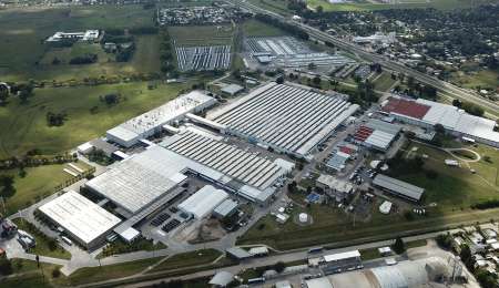 Hoy retoma la producción Mercedes-Benz Argentina