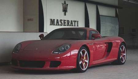 La historia del Porsche Carrera GT abandonado en una concesionaria