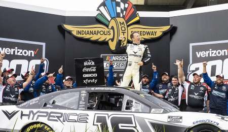 Nascar en Indianápolis con sorpresiva victoria del A.J.Allmendinger