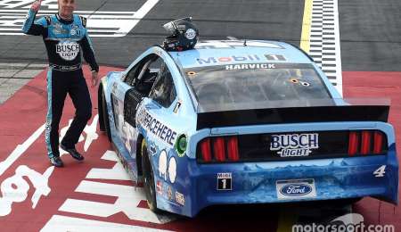 Nascar en Bristol y otra más para Kevin Harvick