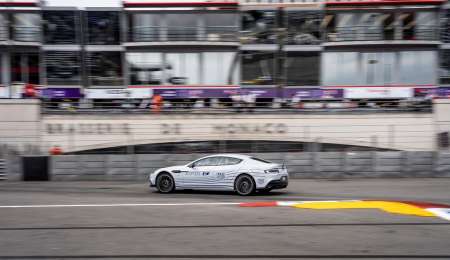 El Aston Martín Rapide E giró en las calles de Mónaco