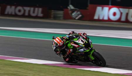 Jonathan Rea termina el año con una triple victoria en Qatar