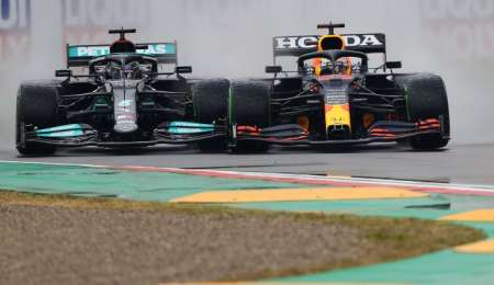 Red Bull desconfía de Mercedes