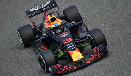 Ricciardo pegó primero en Bahréin