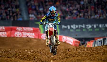 Fuerte caída de RJ Hampshire en el Supercross de Daytona