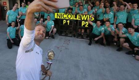 Mercedes niega que favorece a Rosberg sobre Hamilton