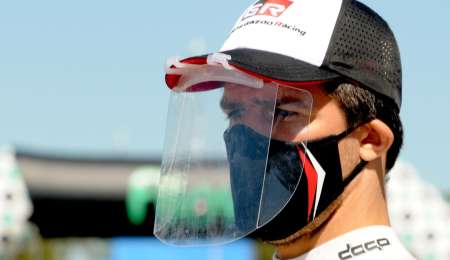 El enojo de Rossi tras el toque de Santero