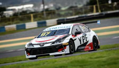 Rossi avanzó y fue sexto en la primera final del domingo