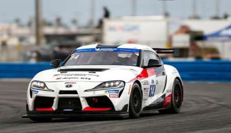 ¿Cómo es el auto que usa Santero en Daytona?