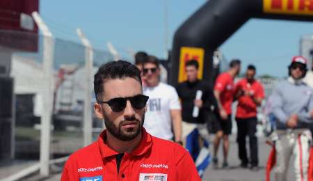 “Estoy orgulloso de compartir equipo con Barrichello”