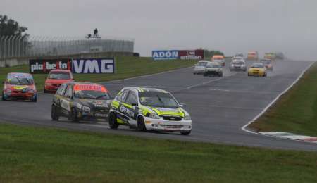 Las series del Turismo Pista animaron el sábado de Paraná