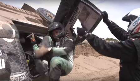 El vuelco del Pato Silva en el Dakar