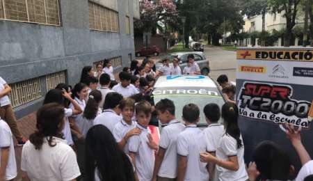 Fenomenal paso del Súper TC2000 va a la Escuela por Rosario