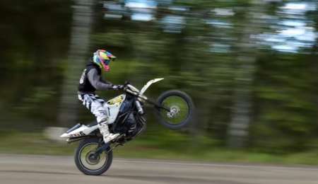 Locura todo terreno: una Suzuki GSX-R1000 off road