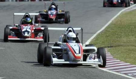 El MR Racing mantiene su sueño de campeonato con Tadeo Vicente