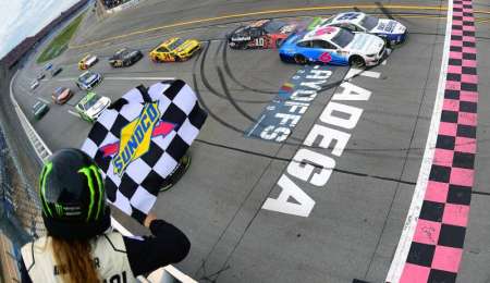 Nascar: Por el hocico gana Blaney en Talladega