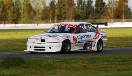 Trabajos en el auto de Pablo Tarlón