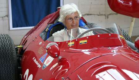 A LOS 88 MANEJÓ LA MASERATI DEL QUÍNTUPLE