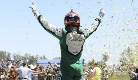 El Titán solo se cambió el buzo