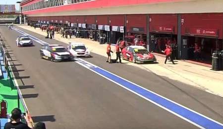 Increíble toque en los boxes que terminó con exclusión