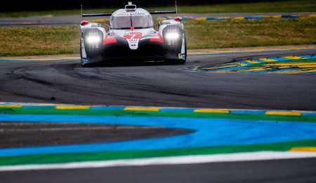 ¿Por qué Toyota no cambió los cuatro neumáticos en el N°7?