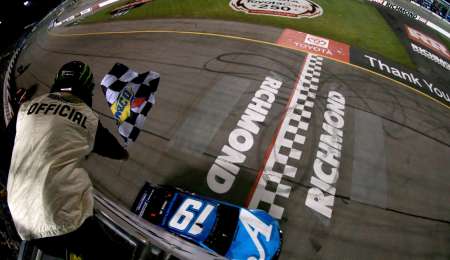 Martin Truex Jr imparable en la Nascar