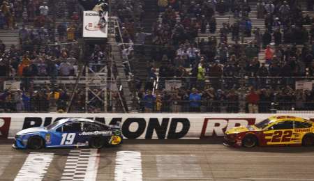 Martin Truex JR volvió al triunfo en Nascar