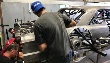 No llega con el armado del auto y no estará en Neuquén