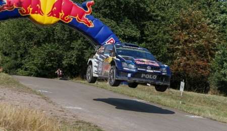 Ogier ganó y se acerca al tri