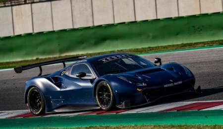 Valentino Rossi probó en Misano una Ferrari