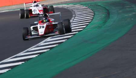 Podio para Varrone en la segunda carrera de la Fórmula 3 Británica