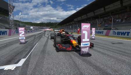 Verstappen logró la pole en Austria, pero seguido de Norris