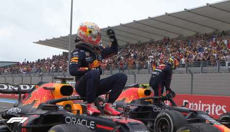 Verstappen pasó a Hamilton sobre el final y ganó en Francia