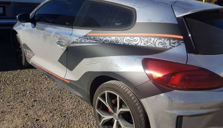 El llamativo auto de Sapag