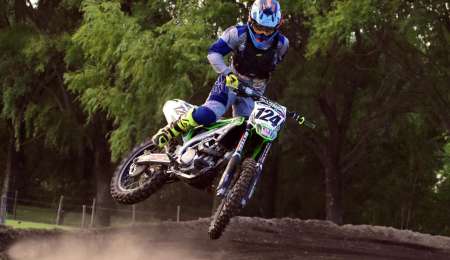 Perdió su brazo izquierdo, superó la adversidad y volvió a correr en Motocross