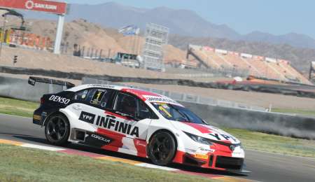 Matías Rossi ganó la carrera clasificatoria en San Juan