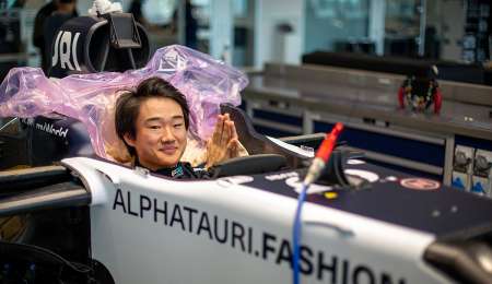 Yuki Tsunoda está probando en Imola