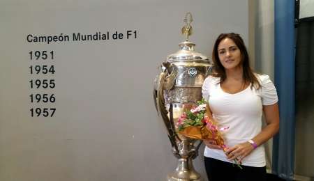 “La mujer a la hora de elegir un deporte no contempla el automovilismo”
