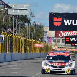 Pelearle a los autos oficiales