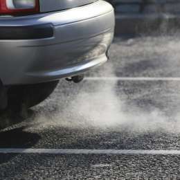 ¿Qué significa el humo del caño de escape?