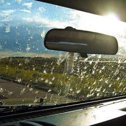 ¿Cómo mantener limpio el parabrisas?