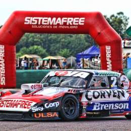 Rossi ganó con Ford